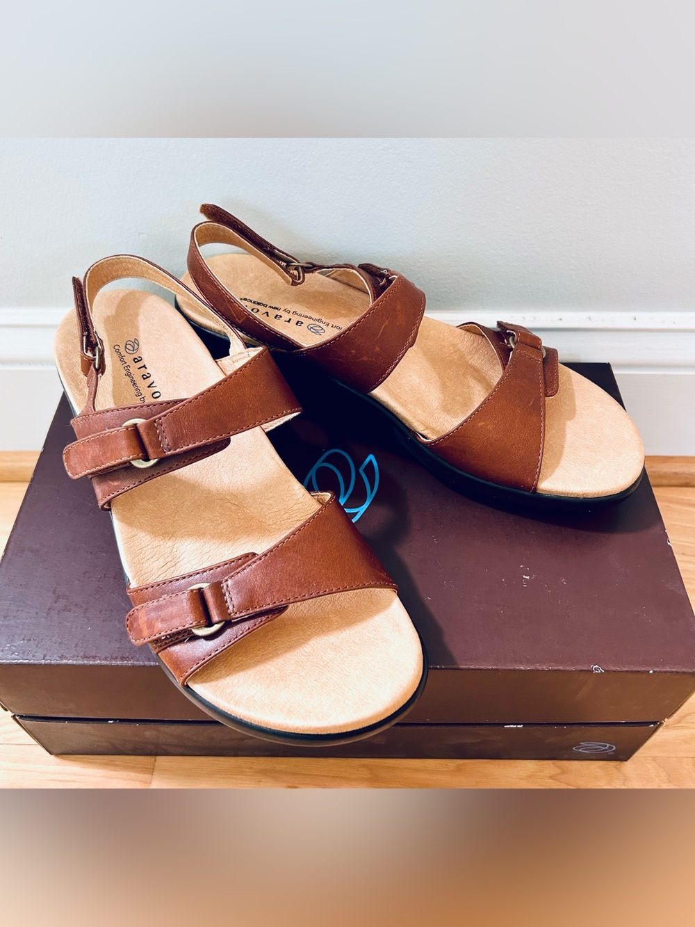 New Aravon Brown Leather Adjustable Strap Active Sandals for Women